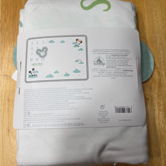 Disney Baby Milestone Blanket - Mickey and Minnie - Picture 2 of 2